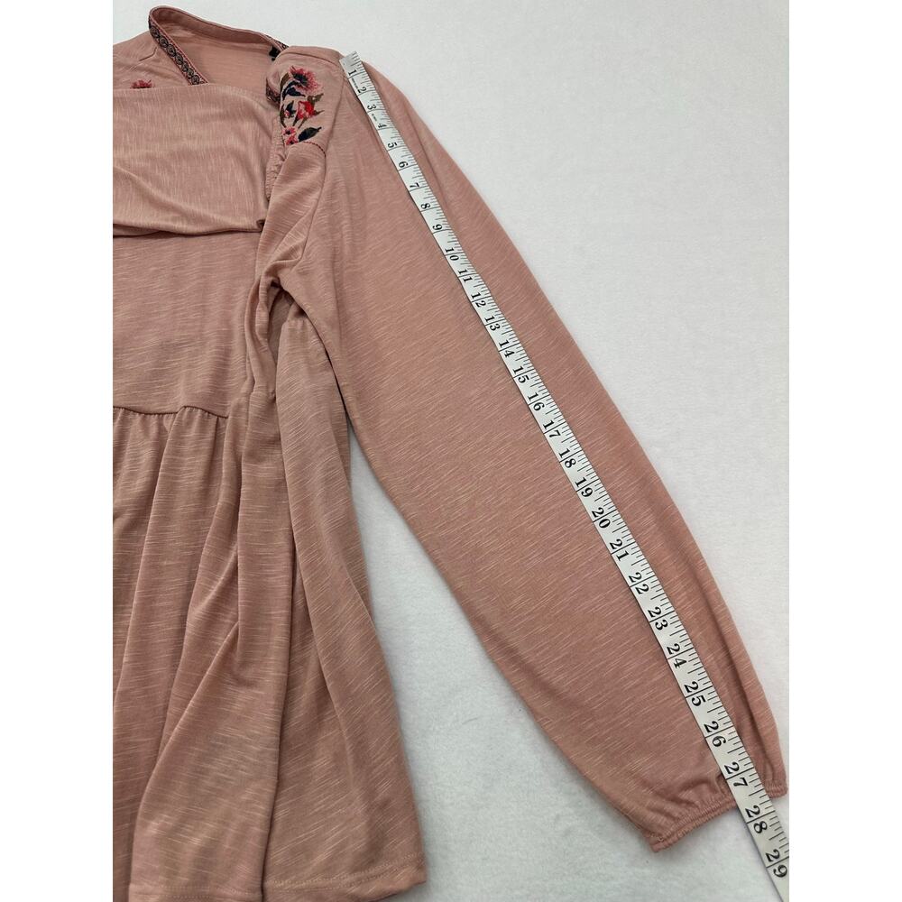 Torrid Pink Embroidered Babydoll Top Balloon Sleeve Tassel Tie V-Neck Size 2 - Picture 9 of 10